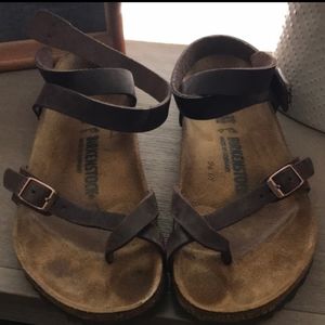 Birkenstocks-Yara